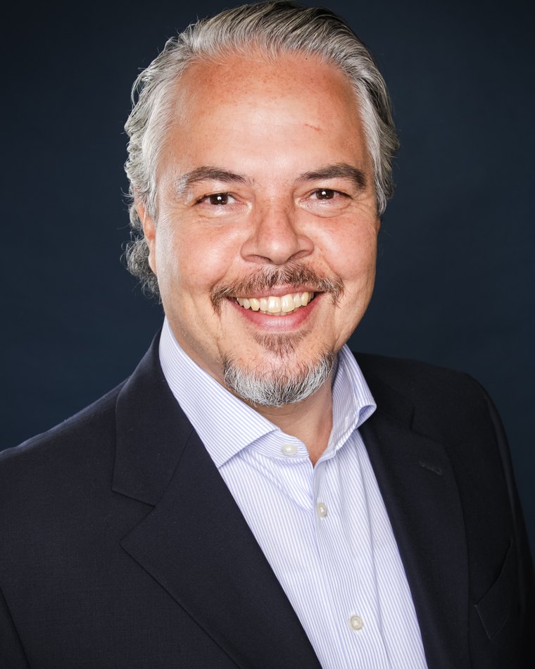 Alvaro Moreno, Gründer der DCom Systems KG